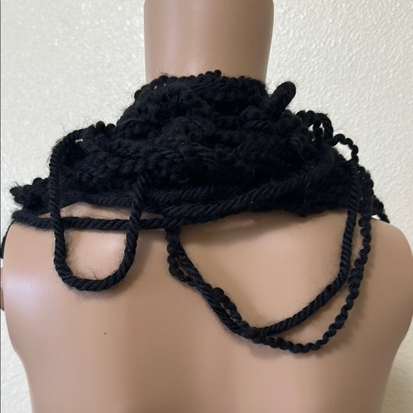Homemade- Elegant Black Knit Scarf - Picture 3 of 3
